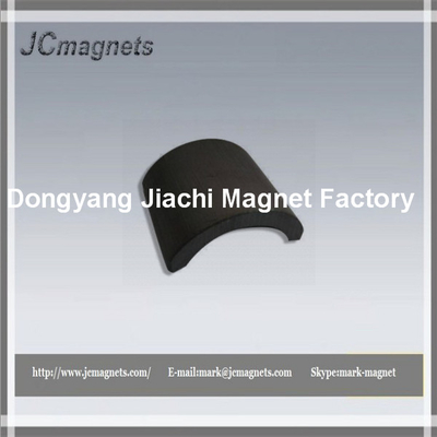 Ferrite arc-segment magnet